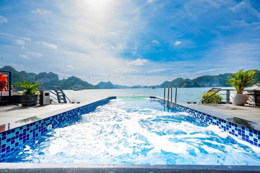 Discovery Halong bay – Lan Ha bay 2days/ 1night ON BOAT {Velar of the Seas}