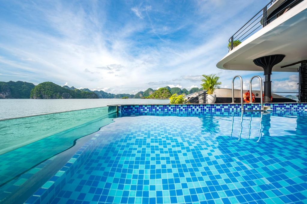 Discovery Halong bay – Lan Ha bay 2days/ 1night ON BOAT {Velar of the Seas}