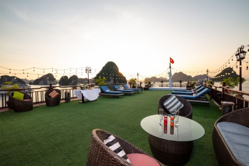 2 Days Discover Luon Cave & Titop Island