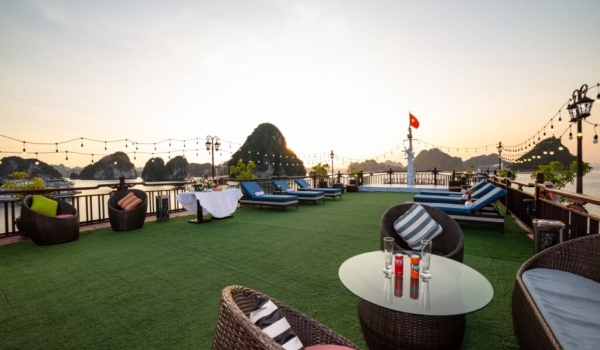 2 Days Discover Luon Cave & Titop Island