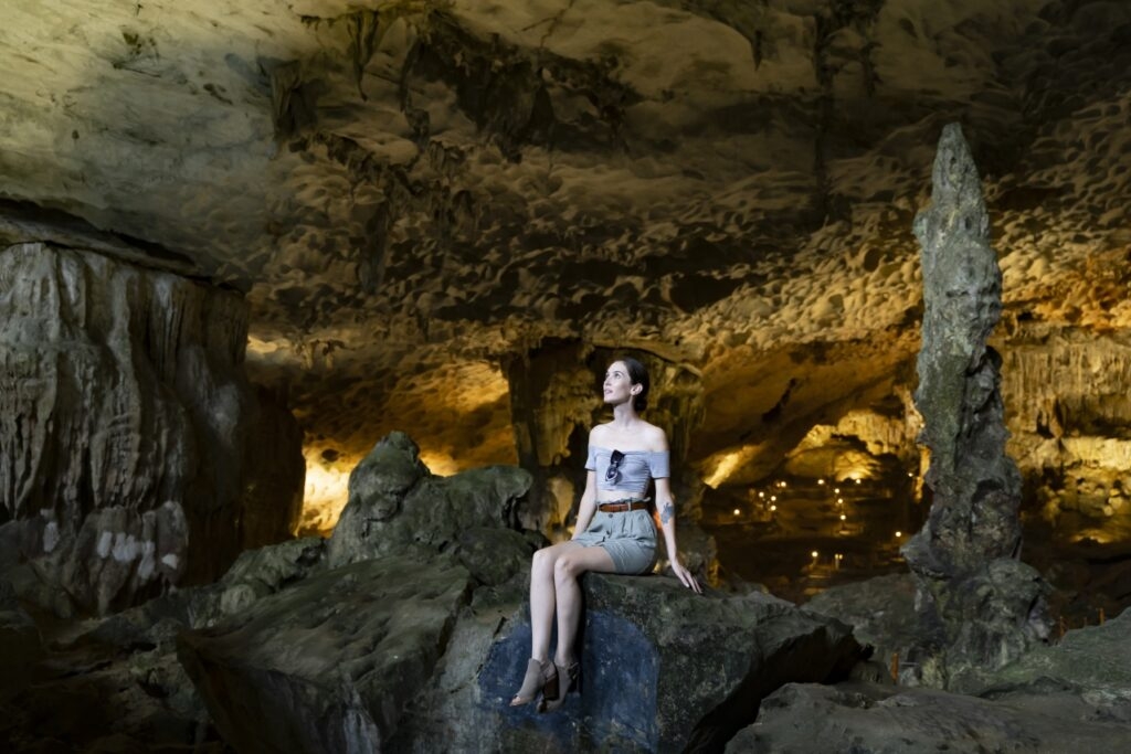 Daily cruise exploring the beauty of Halong Bay with Cong Cruises