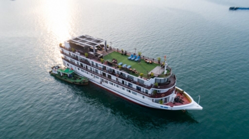 Daily cruise exploring the beauty of Halong Bay with Cong Cruises